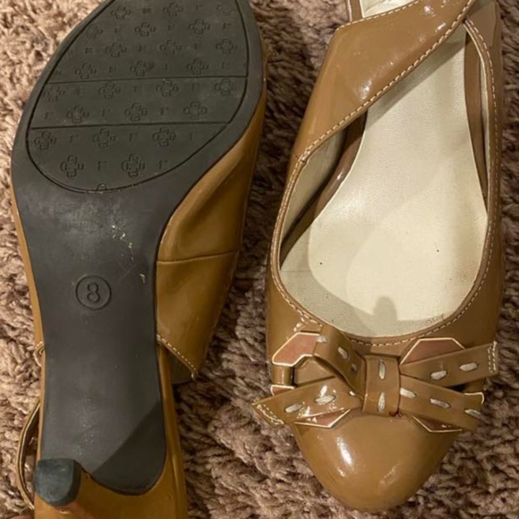 Etienne Aigner brown/tan low heel shoes - Picture 5 of 6
